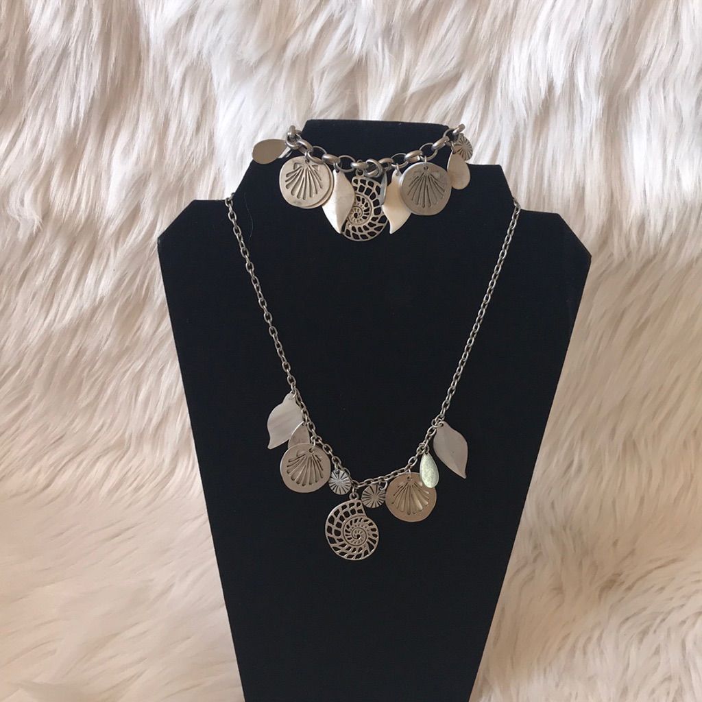 Nwot Cookie Lee Seashell Necklace Bracelet Jewelry Set 10$